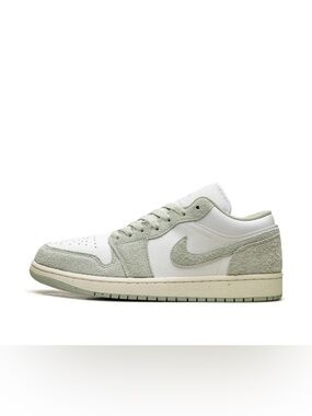 Nike Air Jordan 1 Low SE Sea Foam Boys Youth Size 4